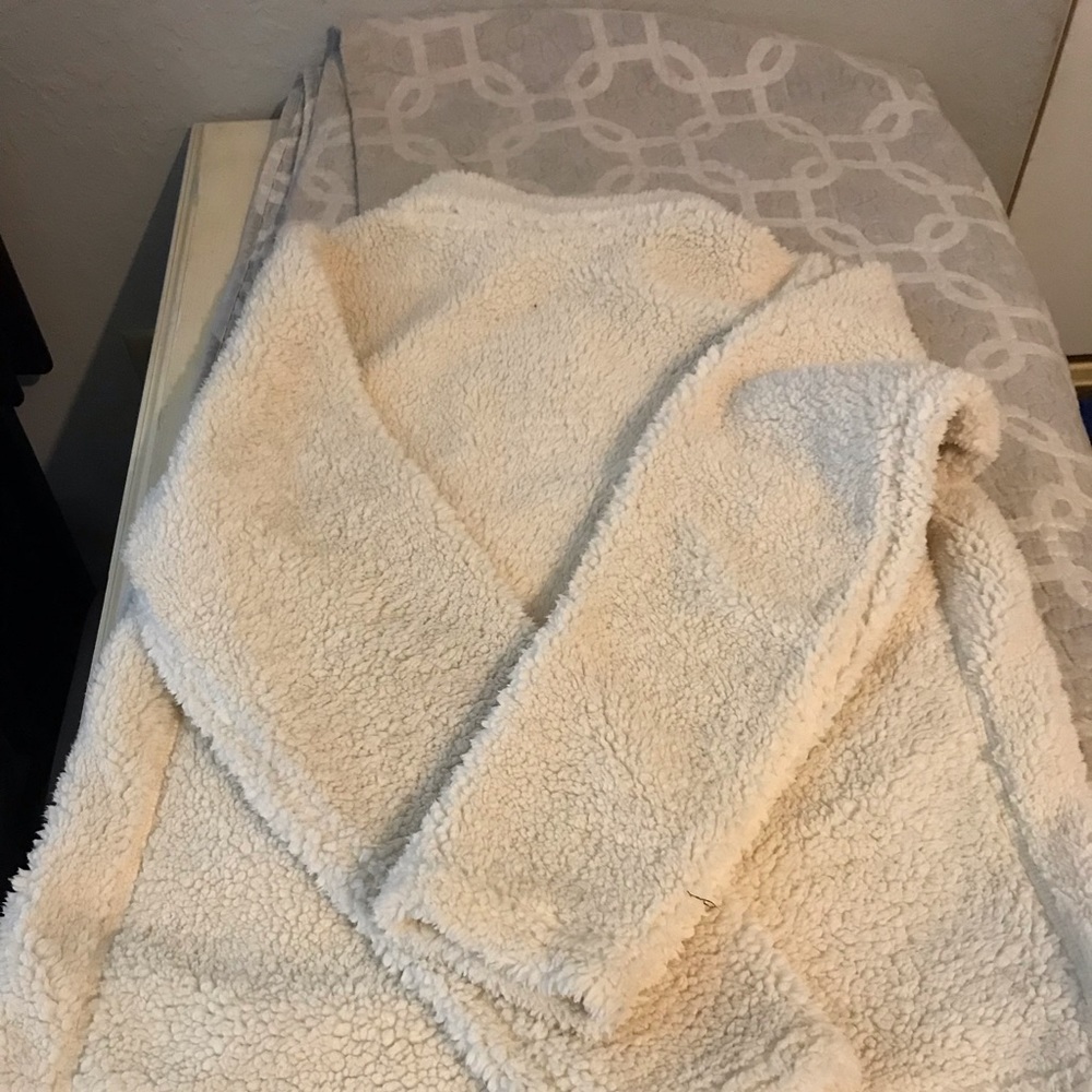Sherpa Pullover - Picture 6 of 6